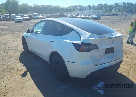 2022 Tesla Model Y Performance Dual Motor All-Wheel Drive z USA, uszkodzony, nr VIN 7SAYGDEF2NF519002